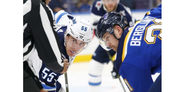 Jets öppna vägresa med 4-0 beatdown av Blues