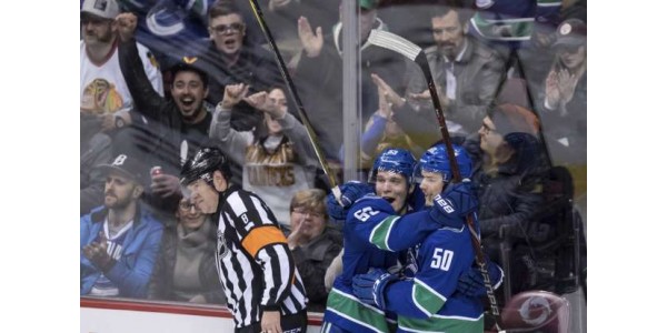Canucks 4-2 beat Blackhawks