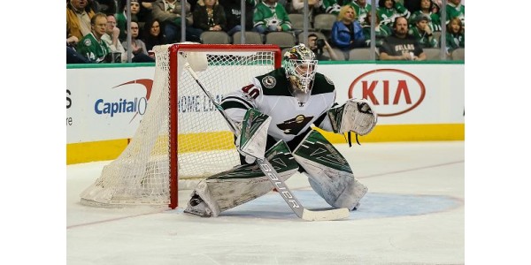 Devan Dubnyk led Wild 2-1 beat Blackhawks