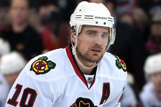 Sharp-poäng hjälper Blackhawks 5-2-takt Rangers